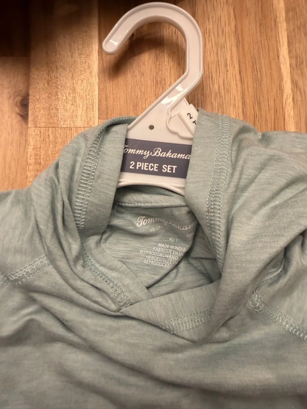 2 Swimsuit + Rashguards - Picture 4 of 6